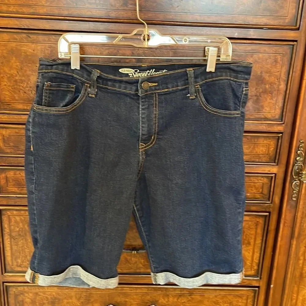 Old Navy Sweet Heart woman’s denim shorts. - Picture 2 of 9
